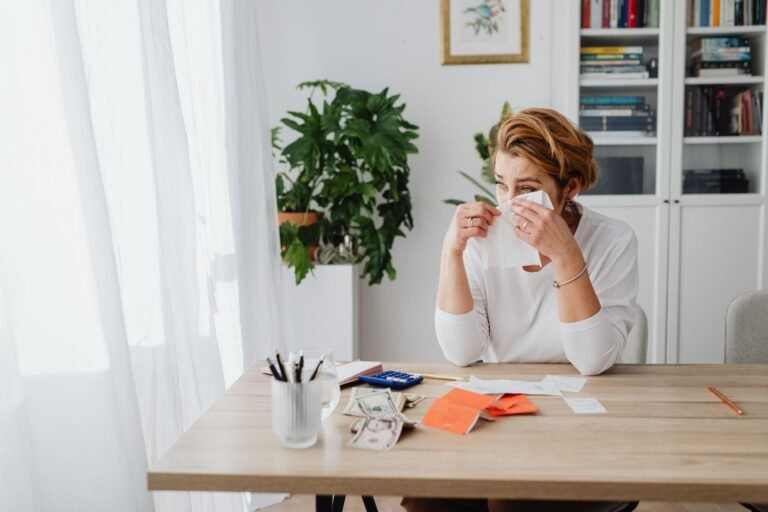 financial anxiety symptoms and how to manage them