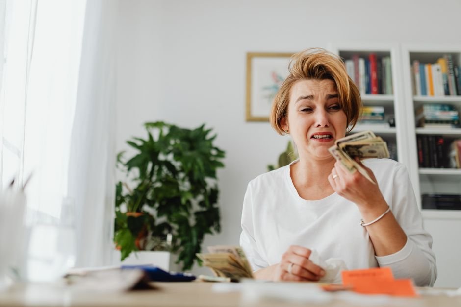 financial anxiety symptoms and how to manage them