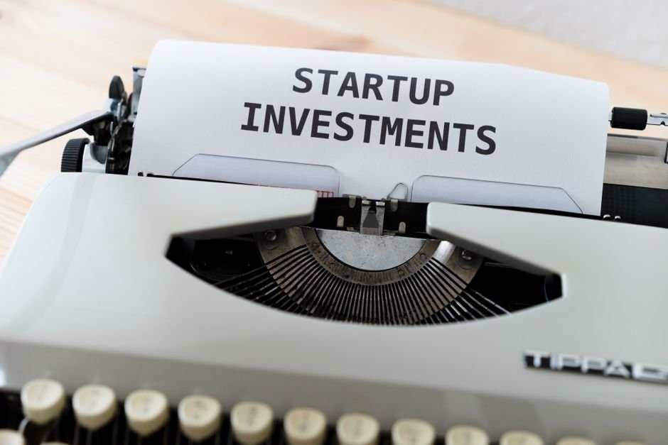 bootstrapping a startup vs seeking investment pros and cons