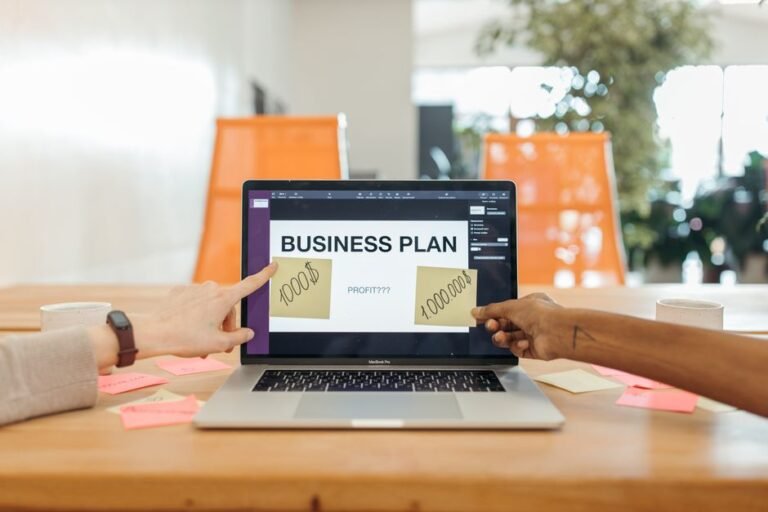 bootstrapping a startup vs seeking investment pros and cons